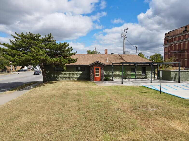 More Photos Of 712 W 20th St, Joplin Restaurant For Sale