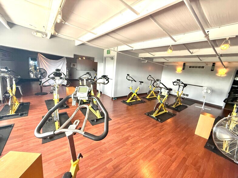 More Photos Of 419 Kays Dr, Normal Industrial For Sale