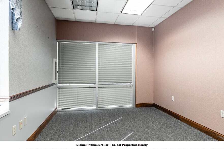 More Photos Of 1397 Elizabeth Pike, Mineral Wells Bank For Lease