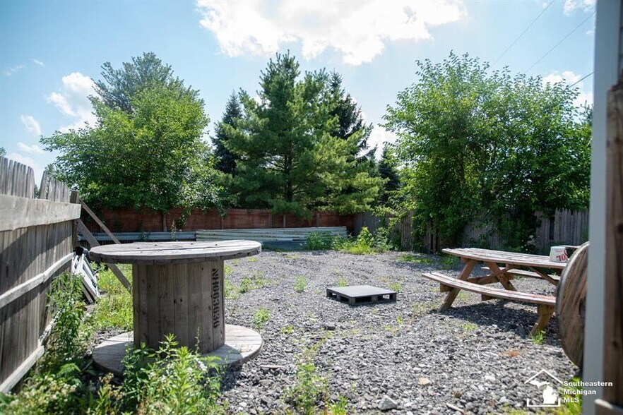 More Photos Of 10221 Telegraph Rd, Carleton Bar For Sale