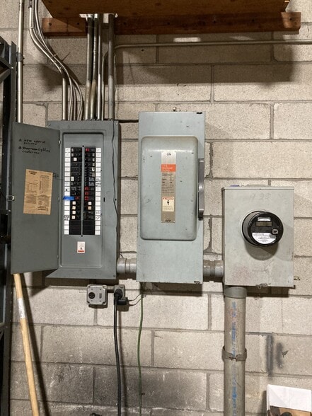 More Photos Of 1722 Church St, Holbrook Warehouse For Sale