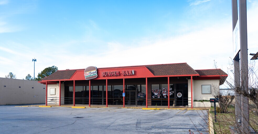 More Photos Of 2213 S Caraway Rd, Jonesboro Restaurant For Lease