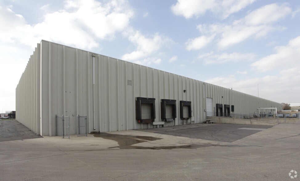 More Photos Of 6400 Broadway, Denver Warehouse For Lease