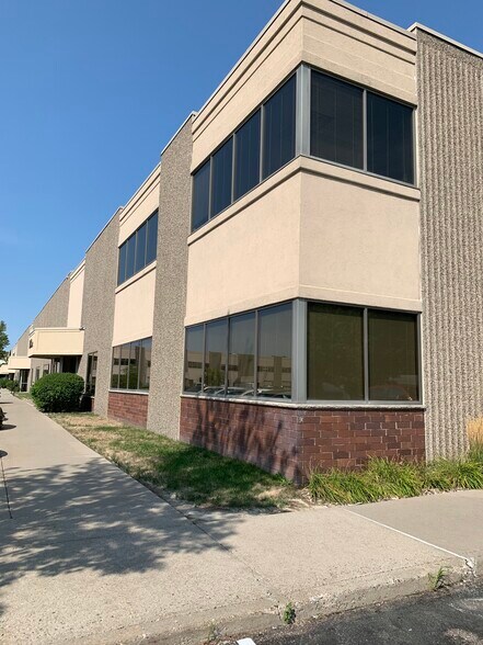 More Photos Of 7250 Hudson Blvd N, Oakdale Light Manufacturing For Lease