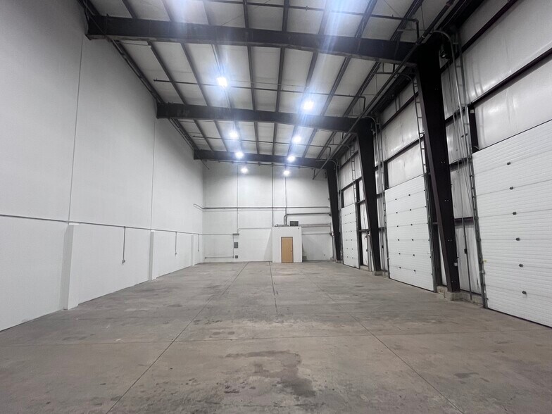 More Photos Of 99 Ledge Rd, Seabrook Warehouse For Lease