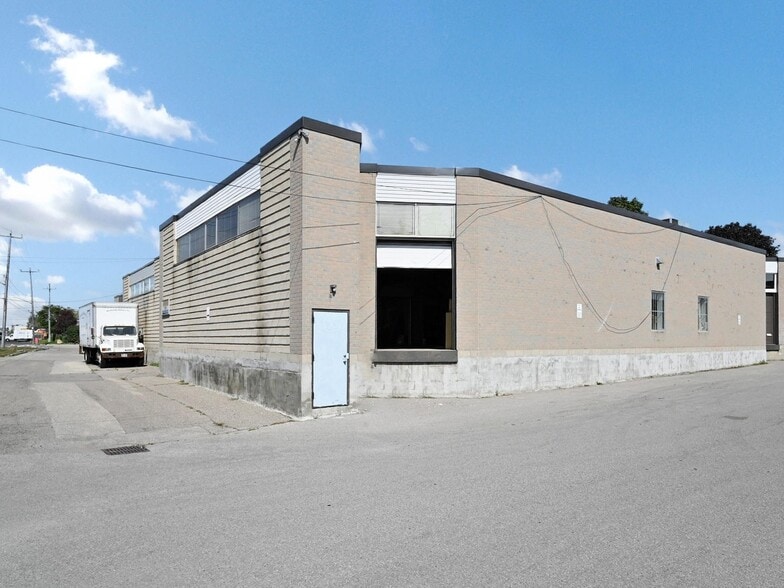 More Photos Of 1291 Matheson Blvd E, Mississauga Warehouse For Sale
