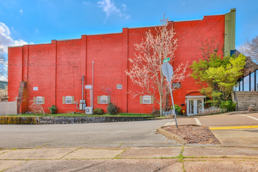 More Photos Of 126 N Wilson St, Dresden General Retail For Sale