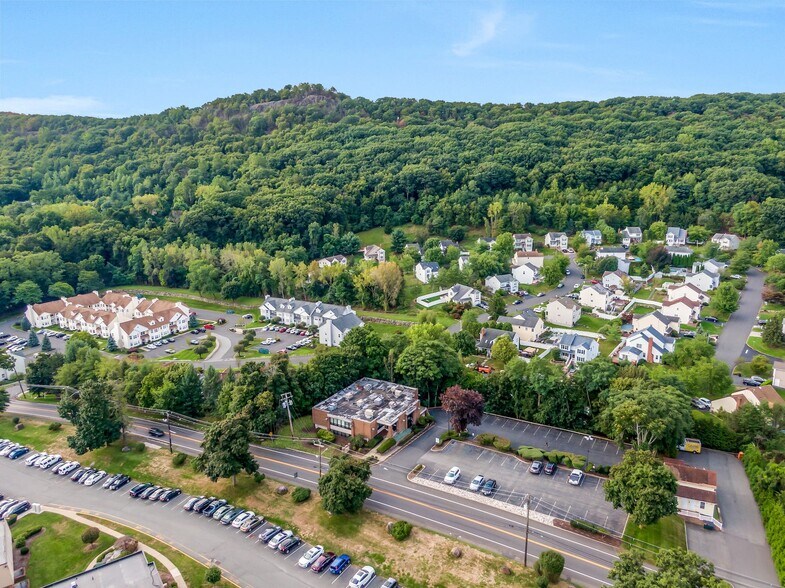 More Photos Of 171 Ramapo Rd, Garnerville Office For Lease