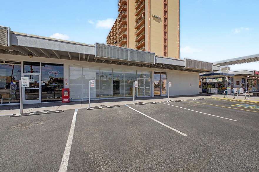 More Photos Of 4750 N Central Ave, Phoenix General Retail For Lease