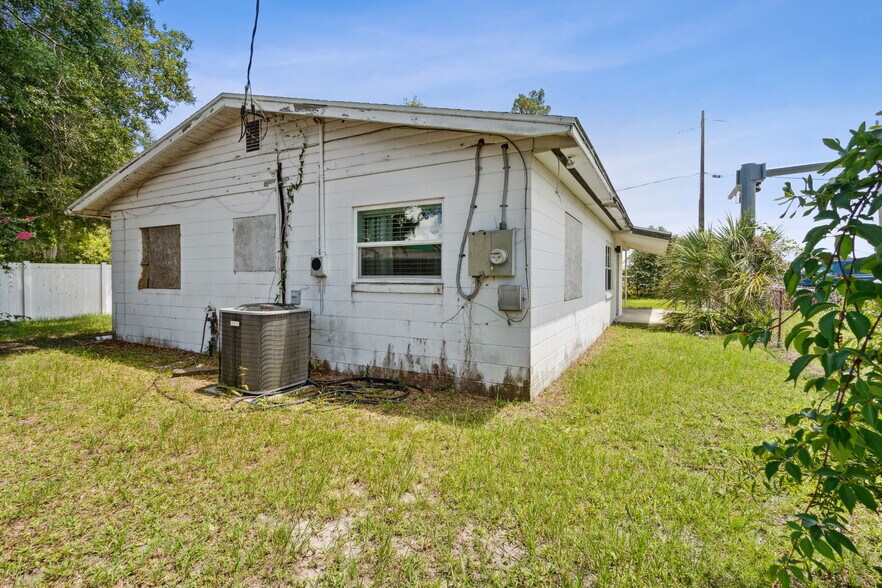 More Photos Of 7957 Blanding Blvd, Jacksonville Office Residential For Lease