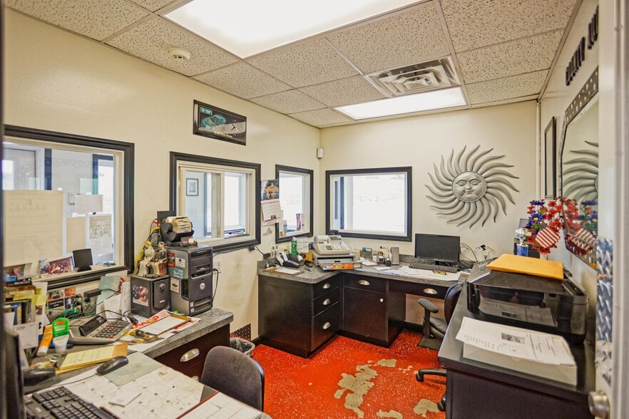 More Photos Of 4373 S Lee Hwy, Natural Bridge Service For Sale