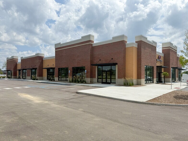 More Photos Of 17576 Alba Ln, Westfield Storefront For Lease