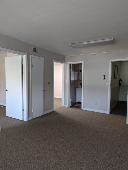 More Photos Of 6955 W North Ave, Oak Park Office For Lease