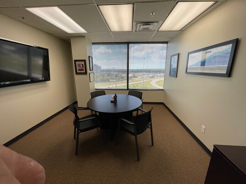 More Photos Of 5800 E Skelly Dr, Tulsa Office For Lease