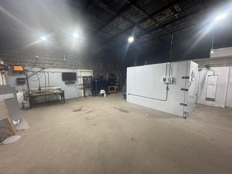 More Photos Of 305 Central Ave, Wiggins Auto Salvage Facility For Sale