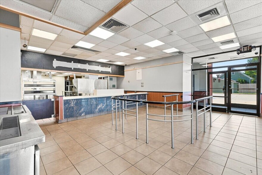 More Photos Of 1410 N Broadway St, Red Oak Fast Food For Lease