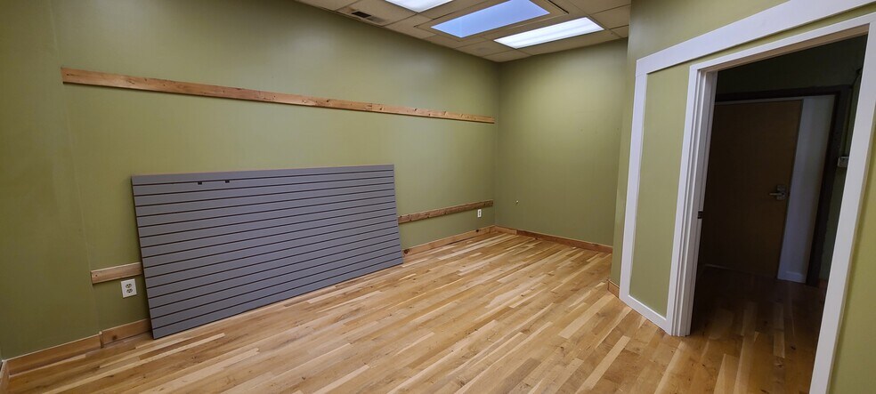 More Photos Of 240 Commercial St NE, Salem General Retail For Sale