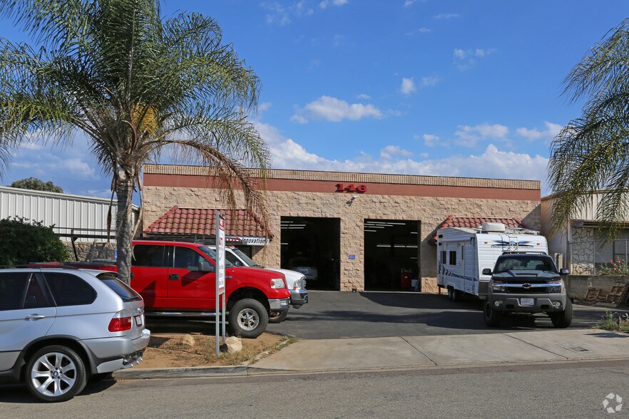 More Photos Of 146 Vinewood St, Escondido Warehouse For Lease