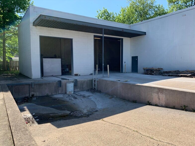 More Photos Of 4725 Manufacturing Rd, Cleveland Manufacturing For Lease