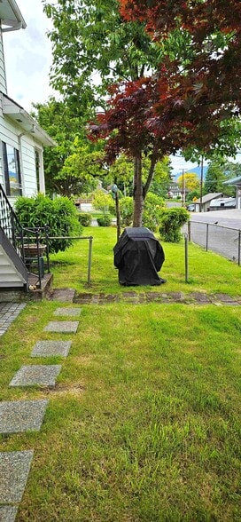 More Photos Of 180 2nd St, Cathlamet Apartments For Sale