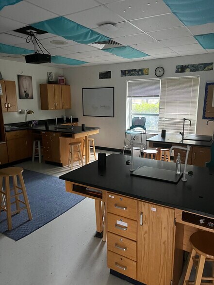 More Photos Of 1455 Wakendaw Rd, Mount Pleasant Schools For Lease