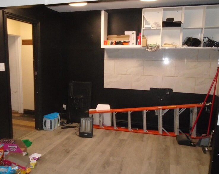 More Photos Of 910-912 St Laurent Blvd, Ottawa General Retail For Sale