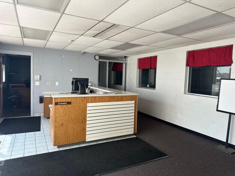 More Photos Of 1381 8th St S, Wisconsin Rapids Carwash For Sale