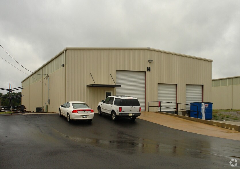Primary Photo Of 307 Walker Cir, Richland Warehouse For Lease