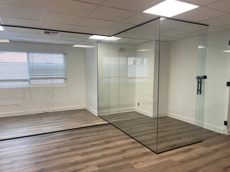 More Photos Of 14530 Hamlin St, Van Nuys Loft Creative Space For Lease