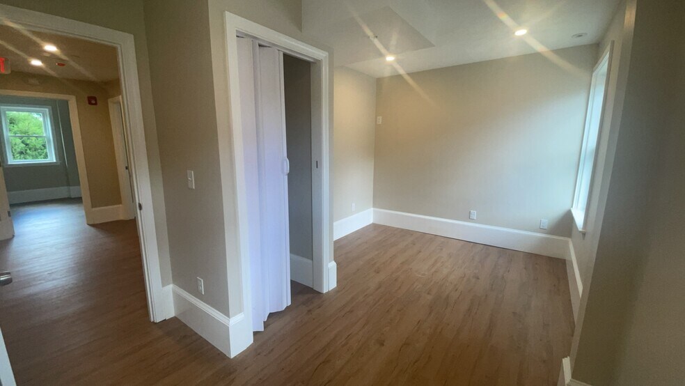 More Photos Of 6 Windsor St, Andover Office For Sale