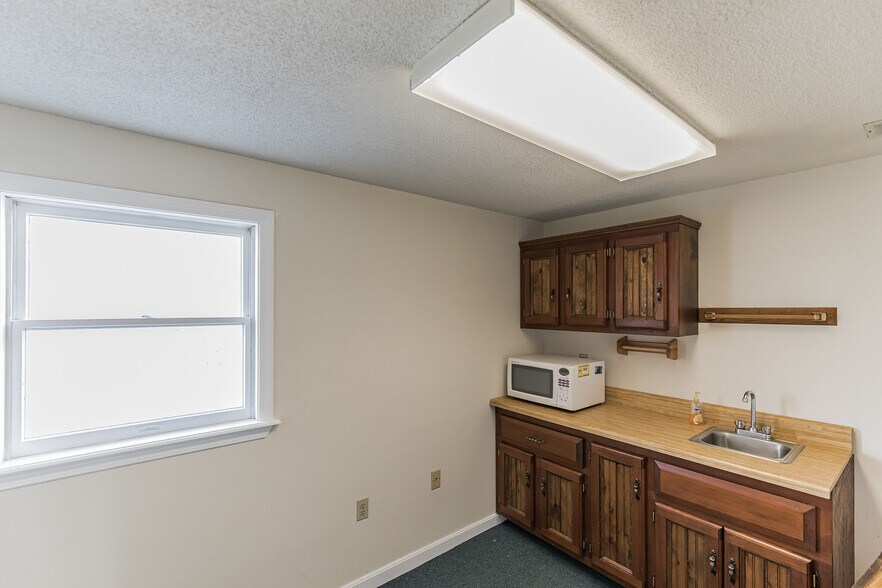 More Photos Of 34 Academy Hill Rd, Plainfield Office For Sale