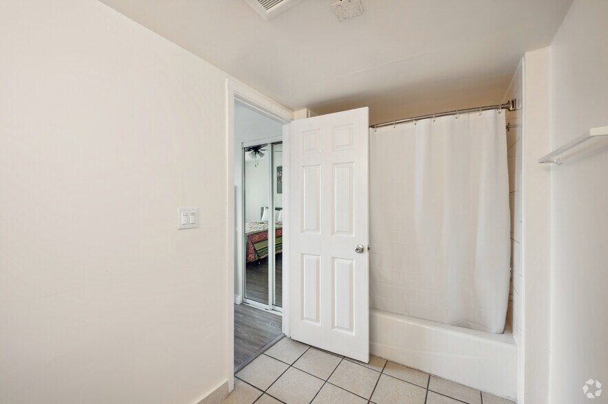 More Photos Of 2025 W 3rd St, Los Angeles Hotel For Lease