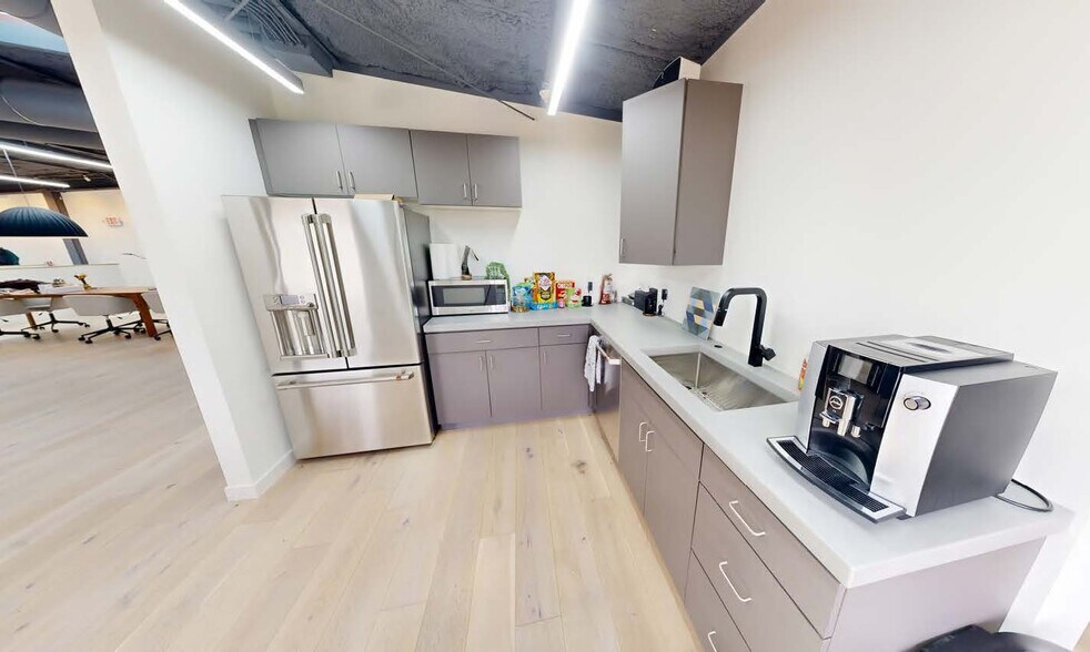More Photos Of 1004 NW 11th St, Bentonville Office For Lease