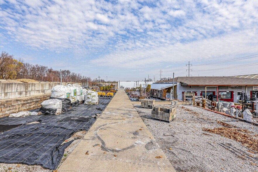 More Photos Of , Blue Springs Unknown For Sale