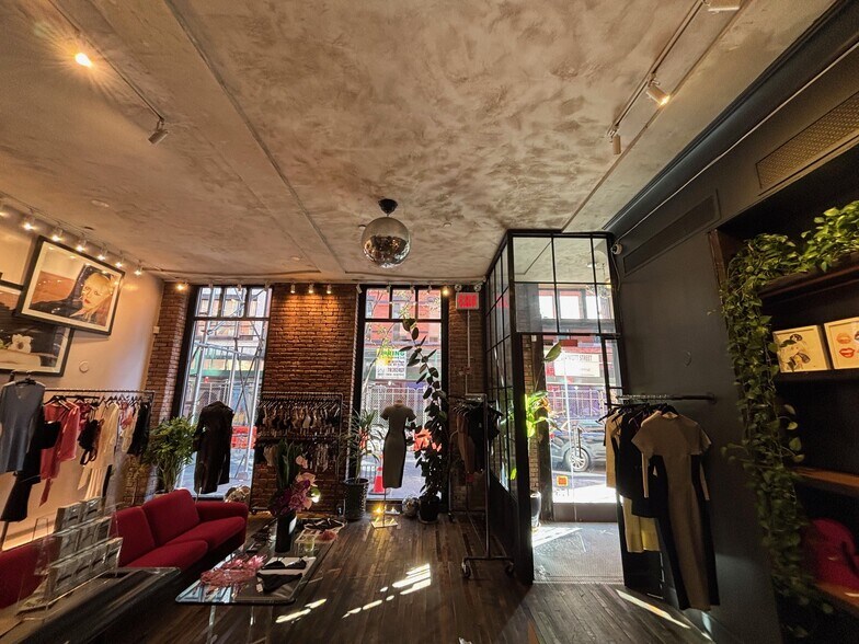 More Photos Of 374 Broome St, New York Apartments For Lease