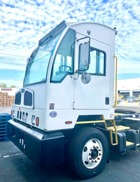 More Photos Of 1111 W Artesia Blvd, Compton Warehouse For Lease