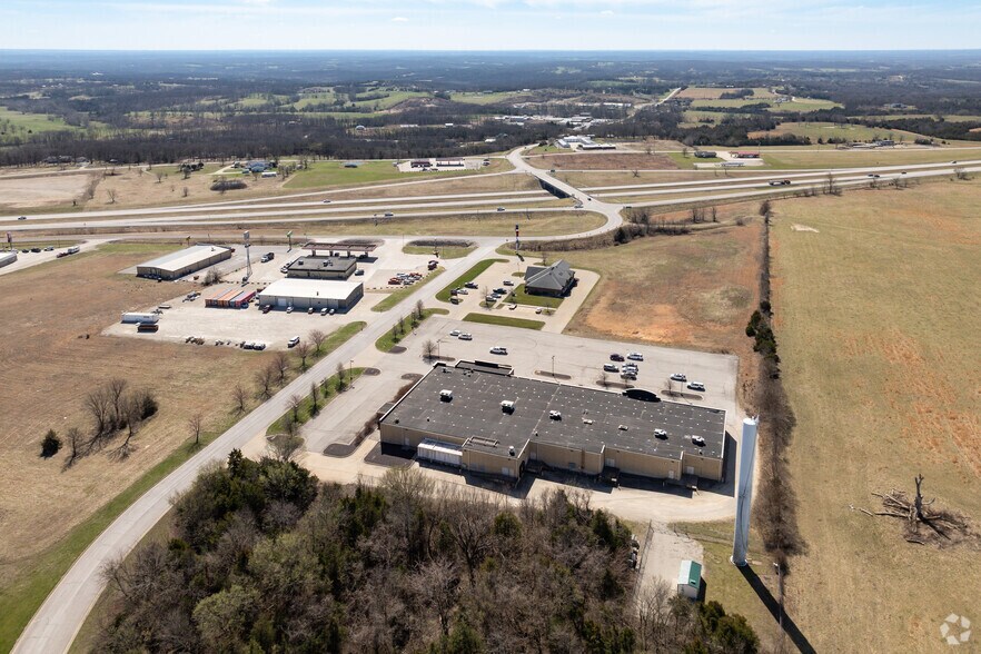 More Photos Of 14100-14104 Redfield Dr, Eugene Storefront For Sale