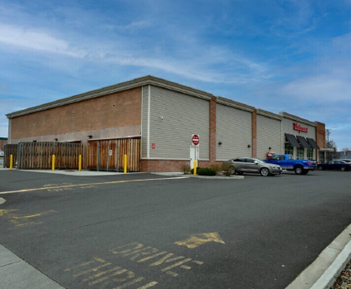 More Photos Of 425 Bridge St, Clarkston Drugstore For Sale