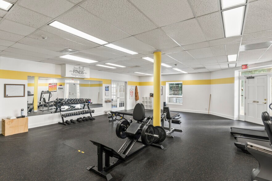 More Photos Of 604 S King St, Leesburg Office For Sale