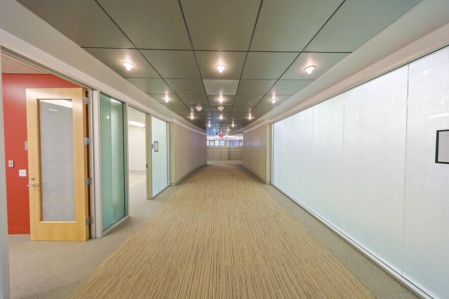 More Photos Of 2380 Conejo Spectrum St, Thousand Oaks Office For Sale