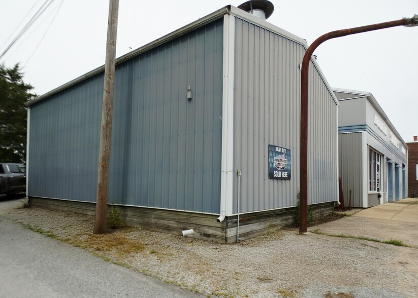 More Photos Of 105 W Water St, Pinckneyville Specialty For Sale