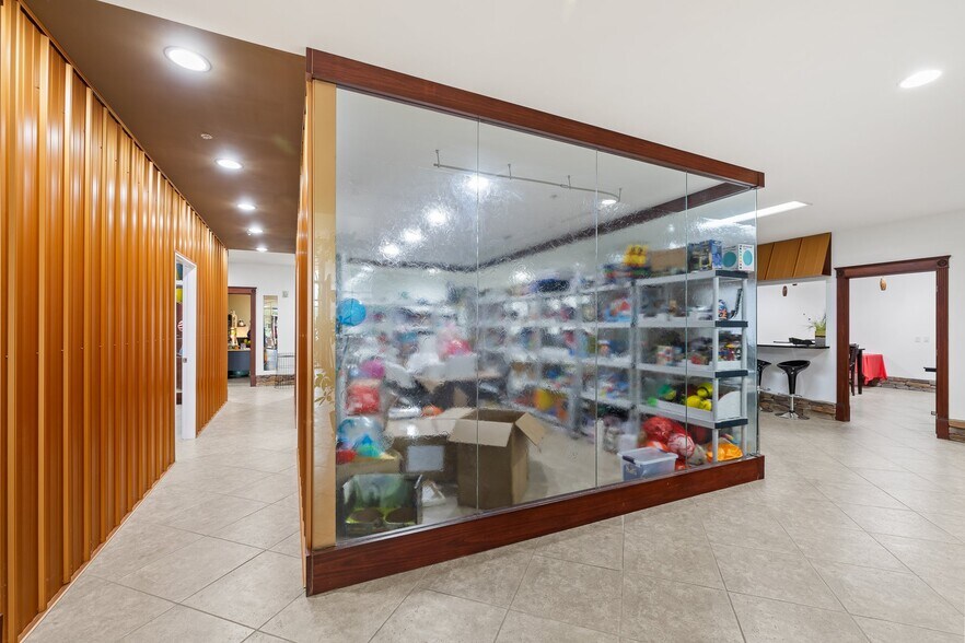 More Photos Of 1 Hedstrom Dr, Ashland Warehouse For Lease