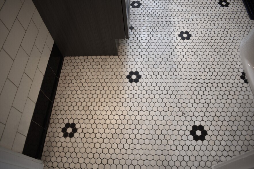 More Photos Of 1014 E 10th St, Jeffersonville Office Residential For Sale