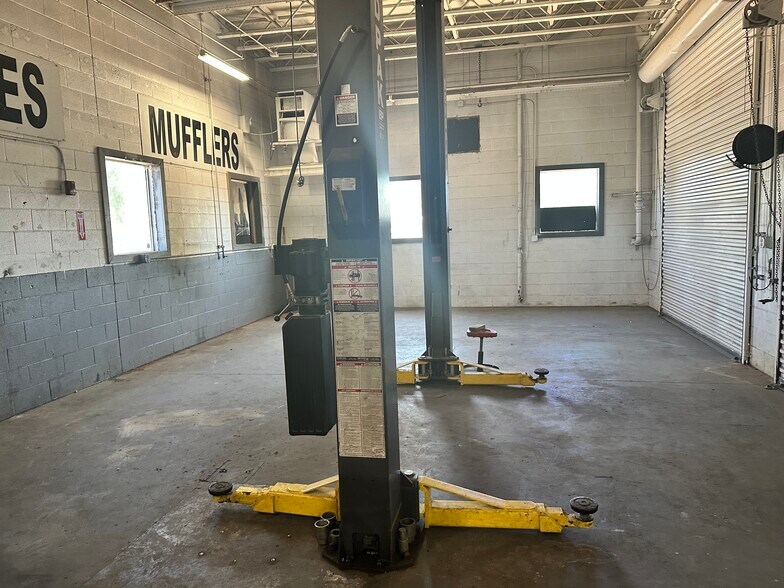More Photos Of 10380 N 91st Ave, Peoria Auto Repair For Lease
