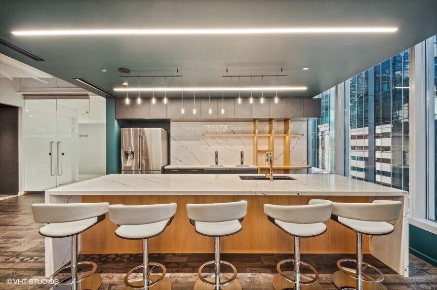 More Photos Of 191 N Wacker Dr, Chicago Office For Lease