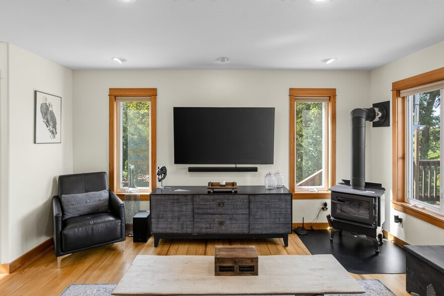 More Photos Of 407 Huskey Rd, Mosier Specialty For Sale