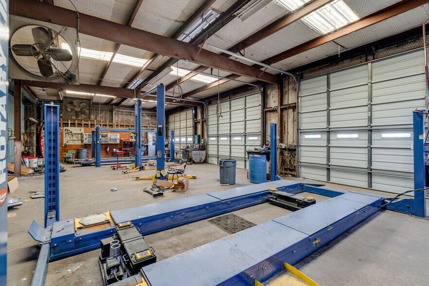 More Photos Of 1914 Cypress St, West Monroe Service For Sale