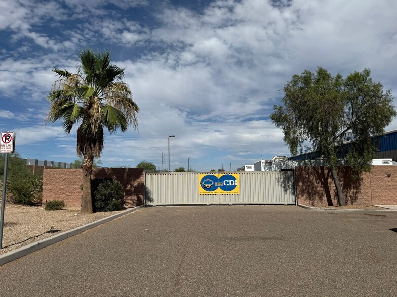 More Photos Of 4055 S Sarival Ave, Goodyear Showroom For Lease