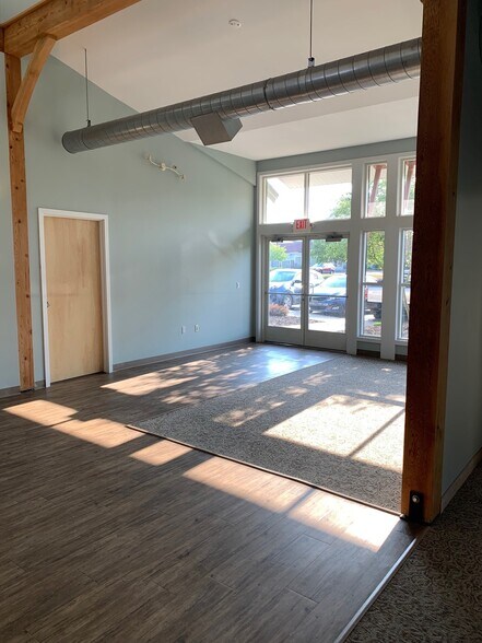 More Photos Of 6250 Jupiter Ave NE, Belmont Office For Lease