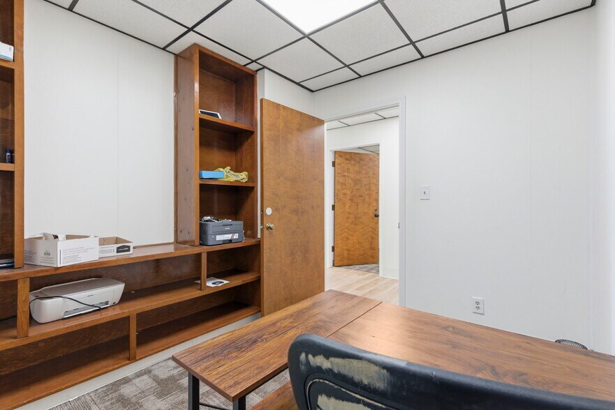 More Photos Of 1331 N Stewart Ave, Springfield Medical For Sale